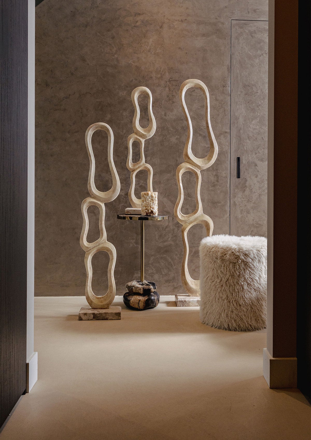 Beeld Camare Abstract Design Gegoten Aluminium Beige Small PTMD