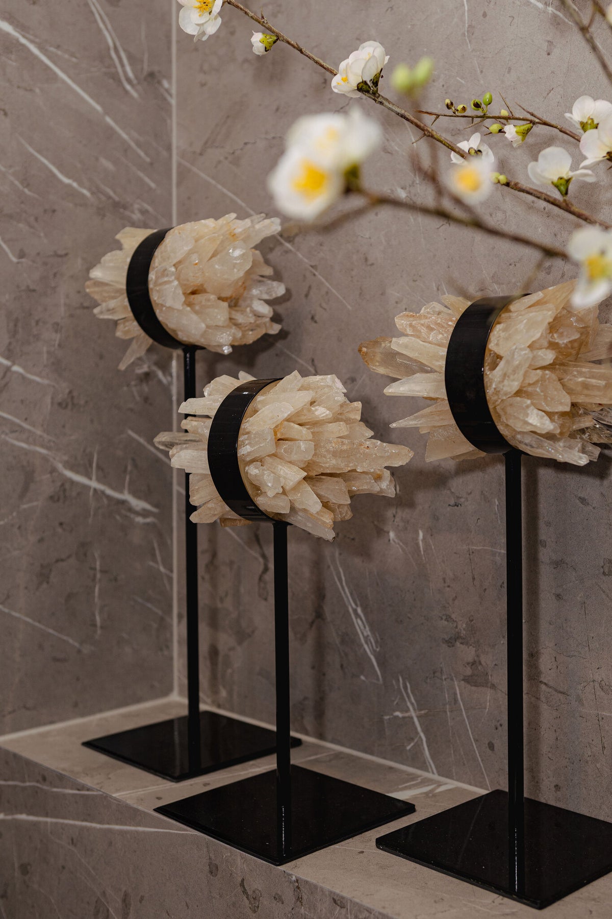 Yerin Natural Quartz Mineral Cluster Deco Statue S PTMD