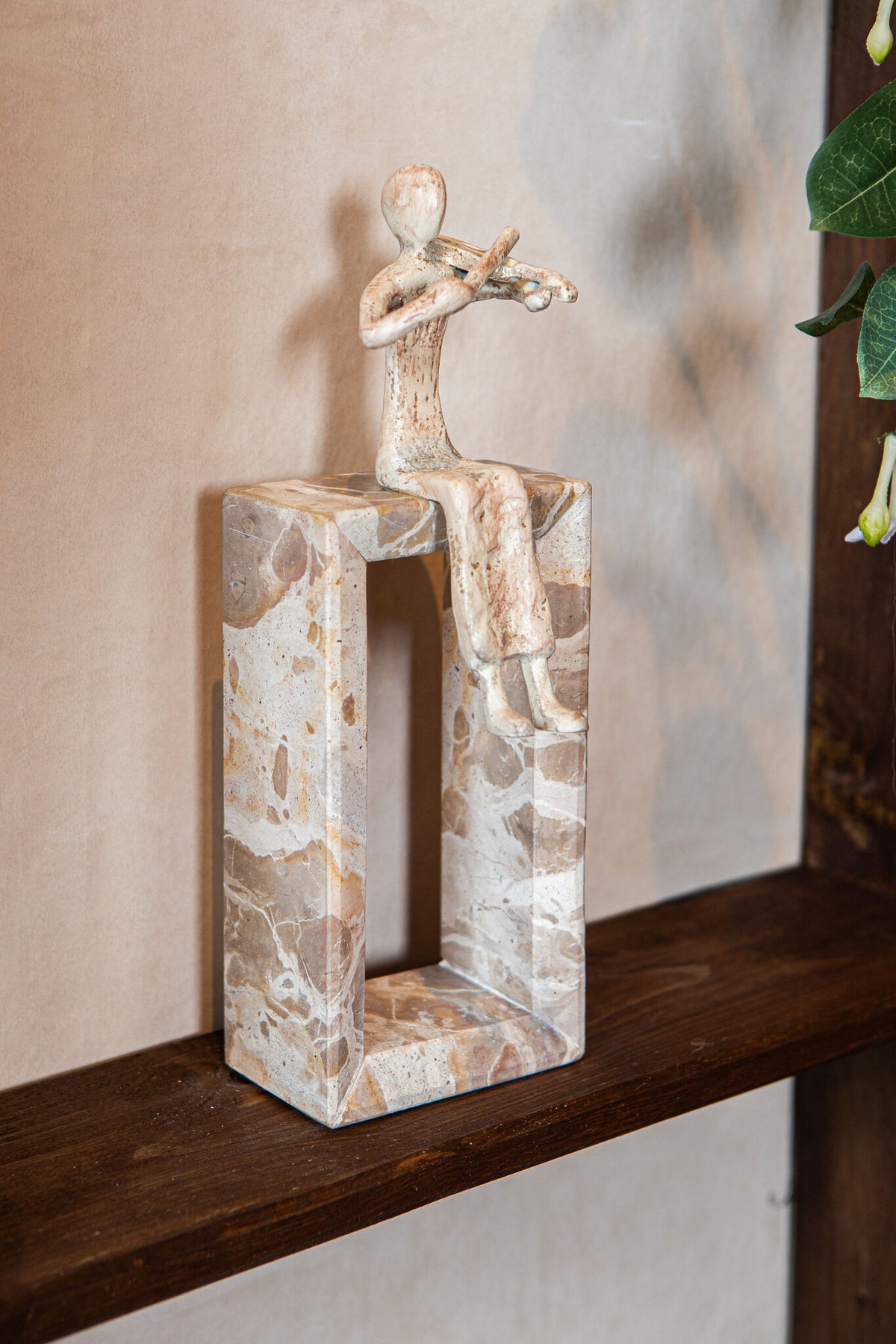 Aleria Beige Casted Alu Violin Lady On Marble Base PTMD