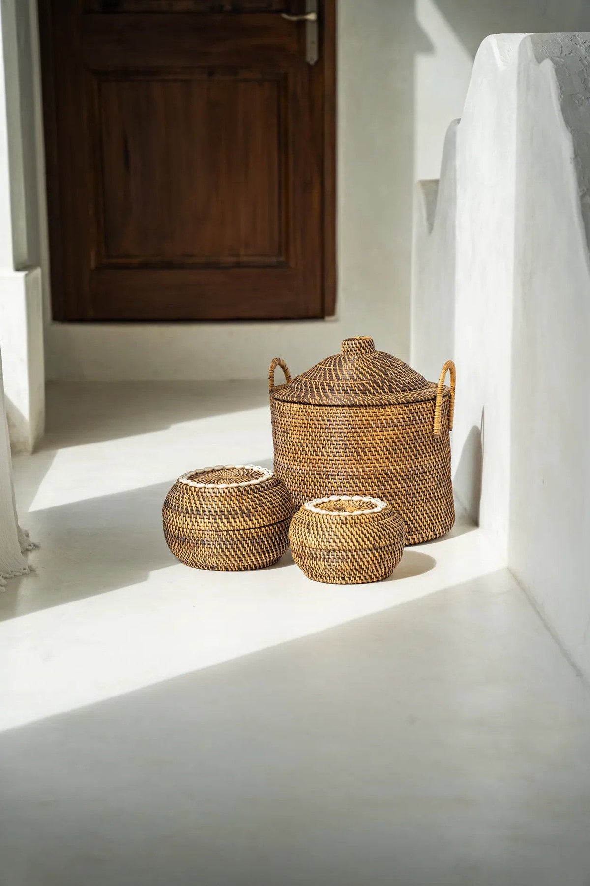 De Colonial Peek-a-Boo Mand Naturel Small Bruin Bazar Bizar