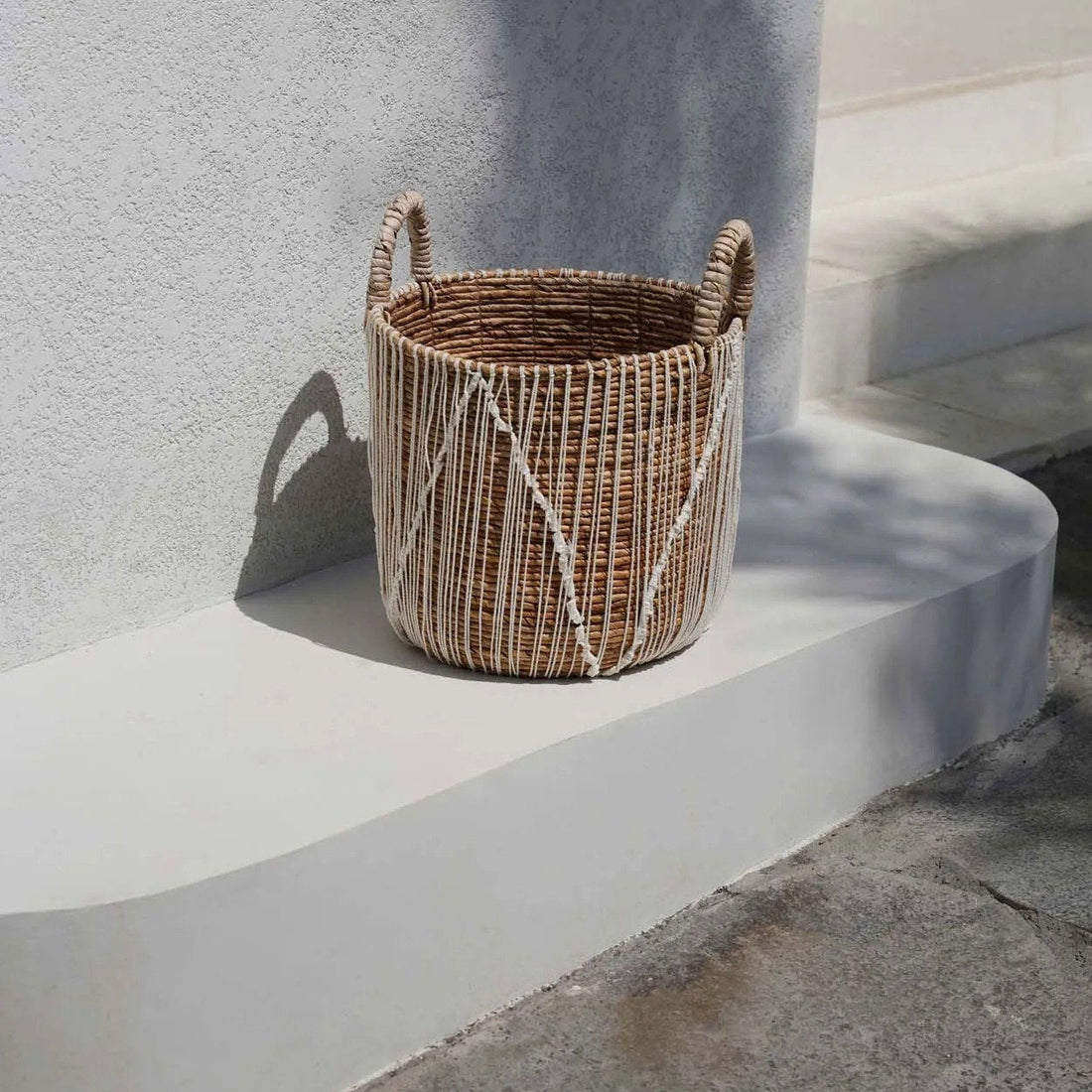 De Straight Stitched Macramé Mand - L Bazar Bizar