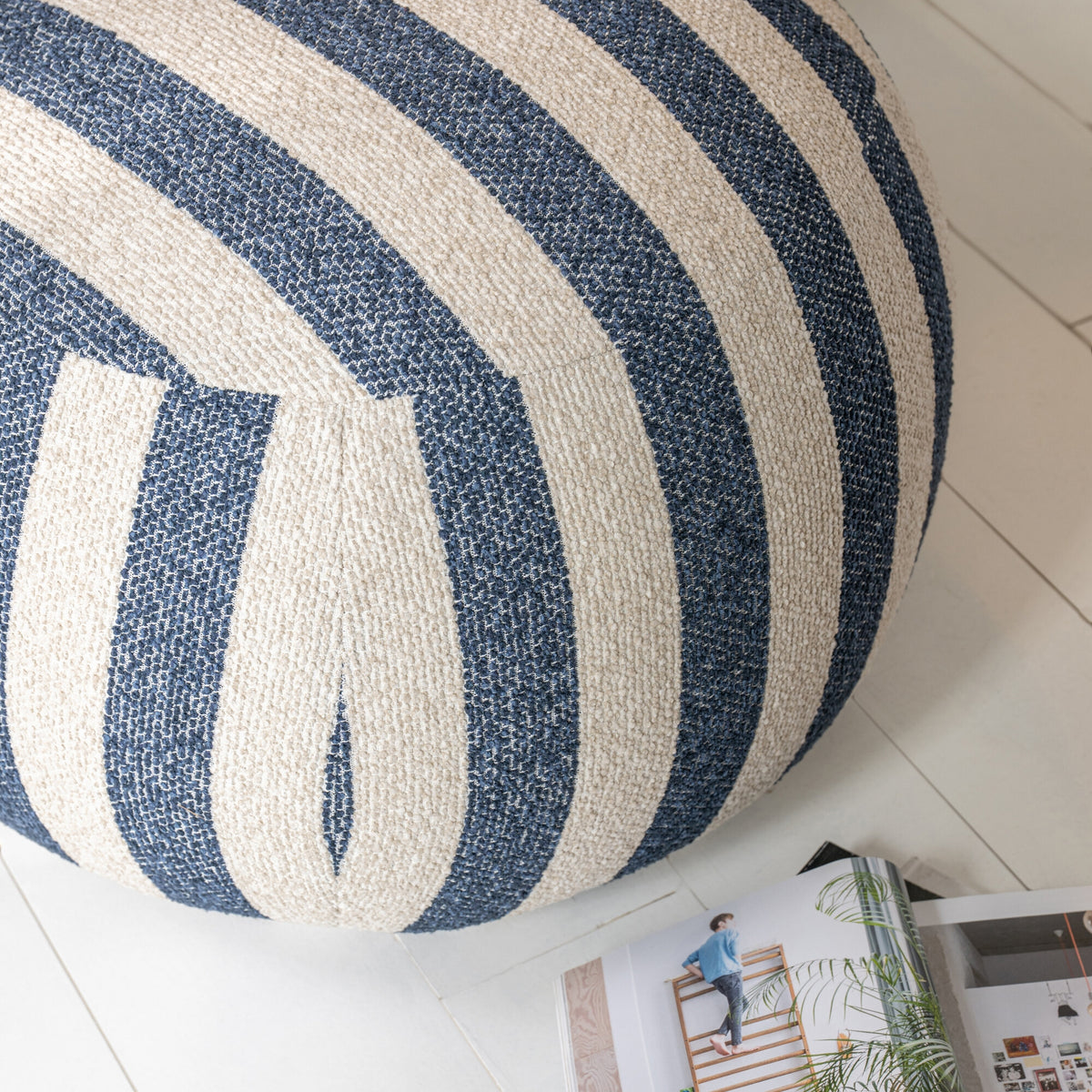 Poef Gestreept Blauw/Gebroken Wit J-Line
