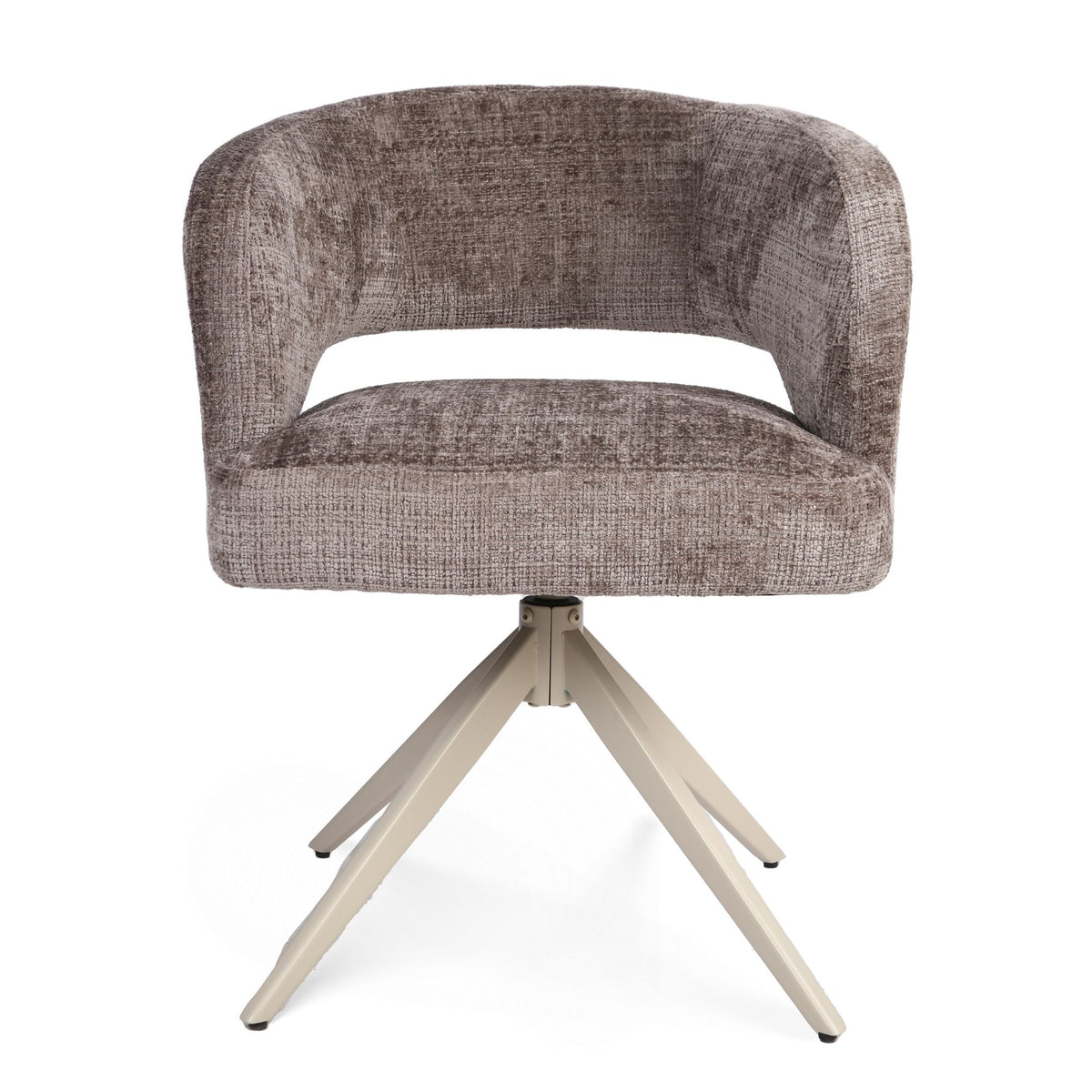 Eetkamerstoel Demi van Starfurn schuin van voren, met zicht op de afgeronde rugleuning
