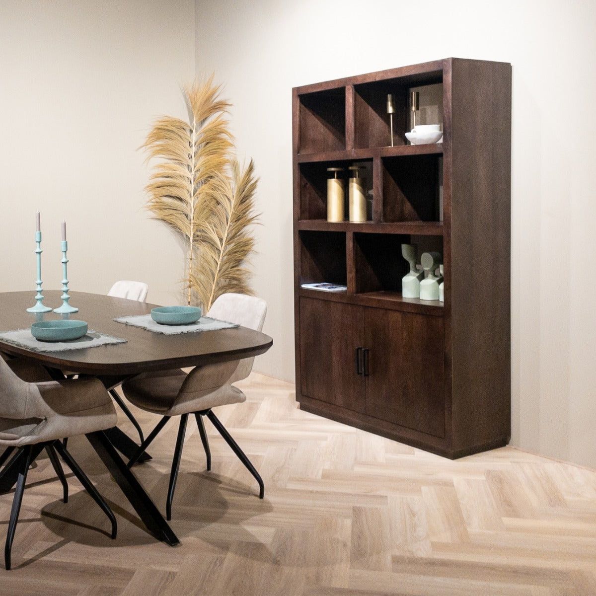 Eettafel Jesper Chestnut 180cm in een eetkamer