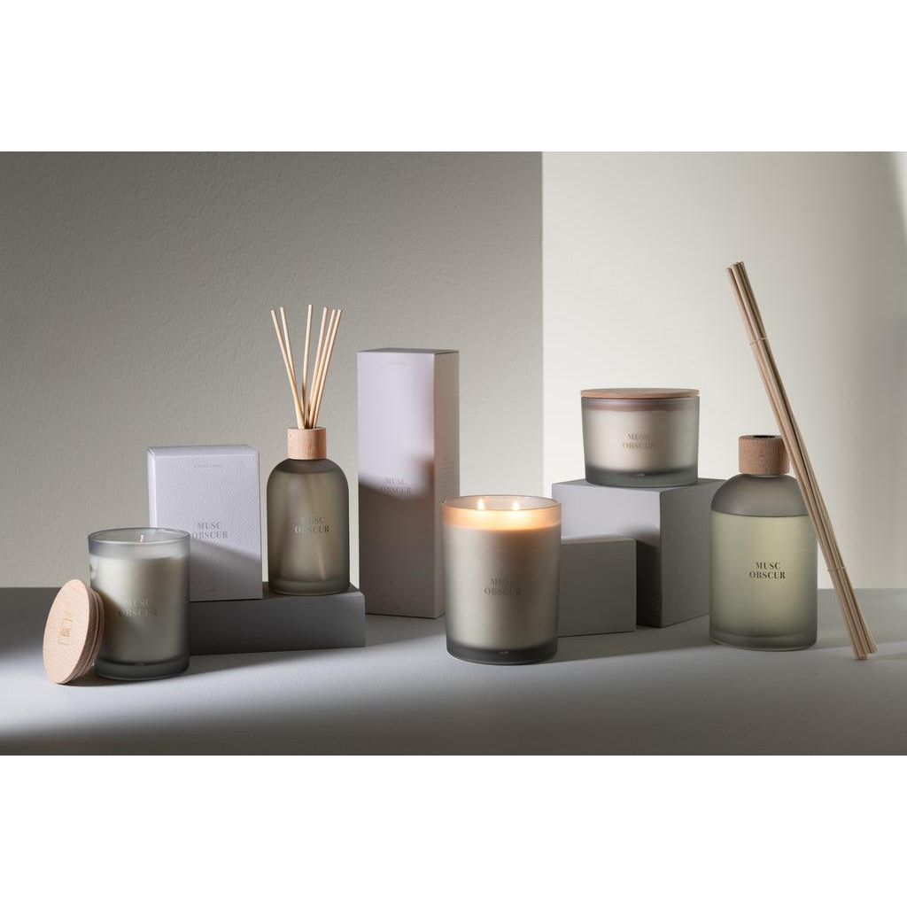 Complete Accords Essentiels Musc Obscur collectie van J-Line met geurkaarsen en geurstokjes
