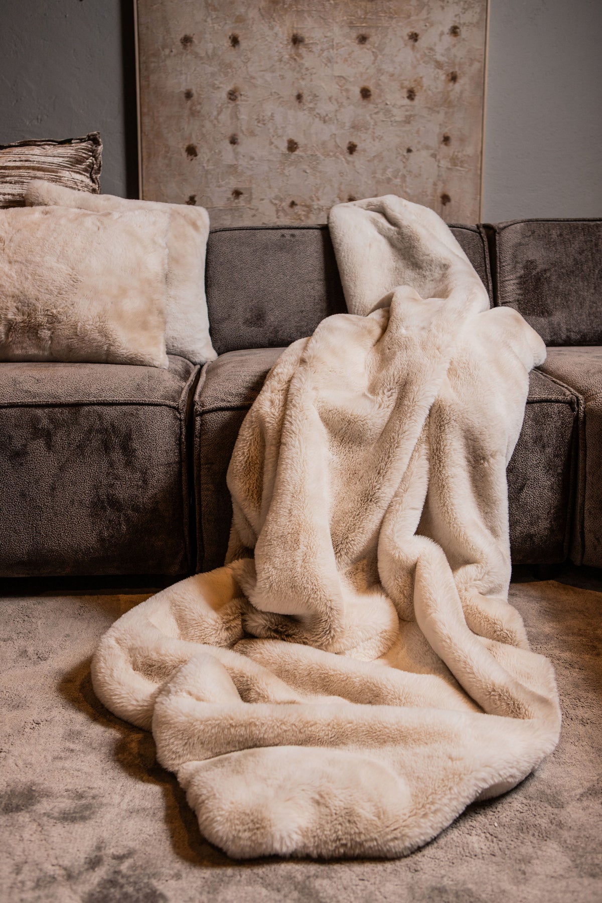 Linde Offwhite Faux Fur Plaid In Giftbox 150 X 200 PTMD - Poef - PTMD - livinglovely.nl