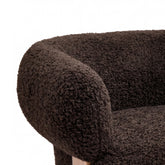Nomy Fauteuil Teddy Bruin Rubberhout van PTMD, extra aanzicht van de fauteuil in bruin