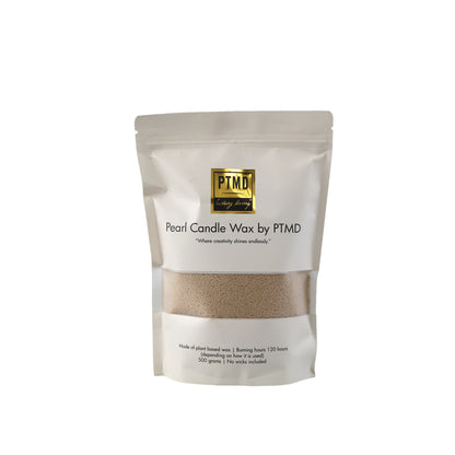 Pearl Kaarsenzand Beige 500 Gram van PTMD, zak met beige waxparels op witte achtergrond
