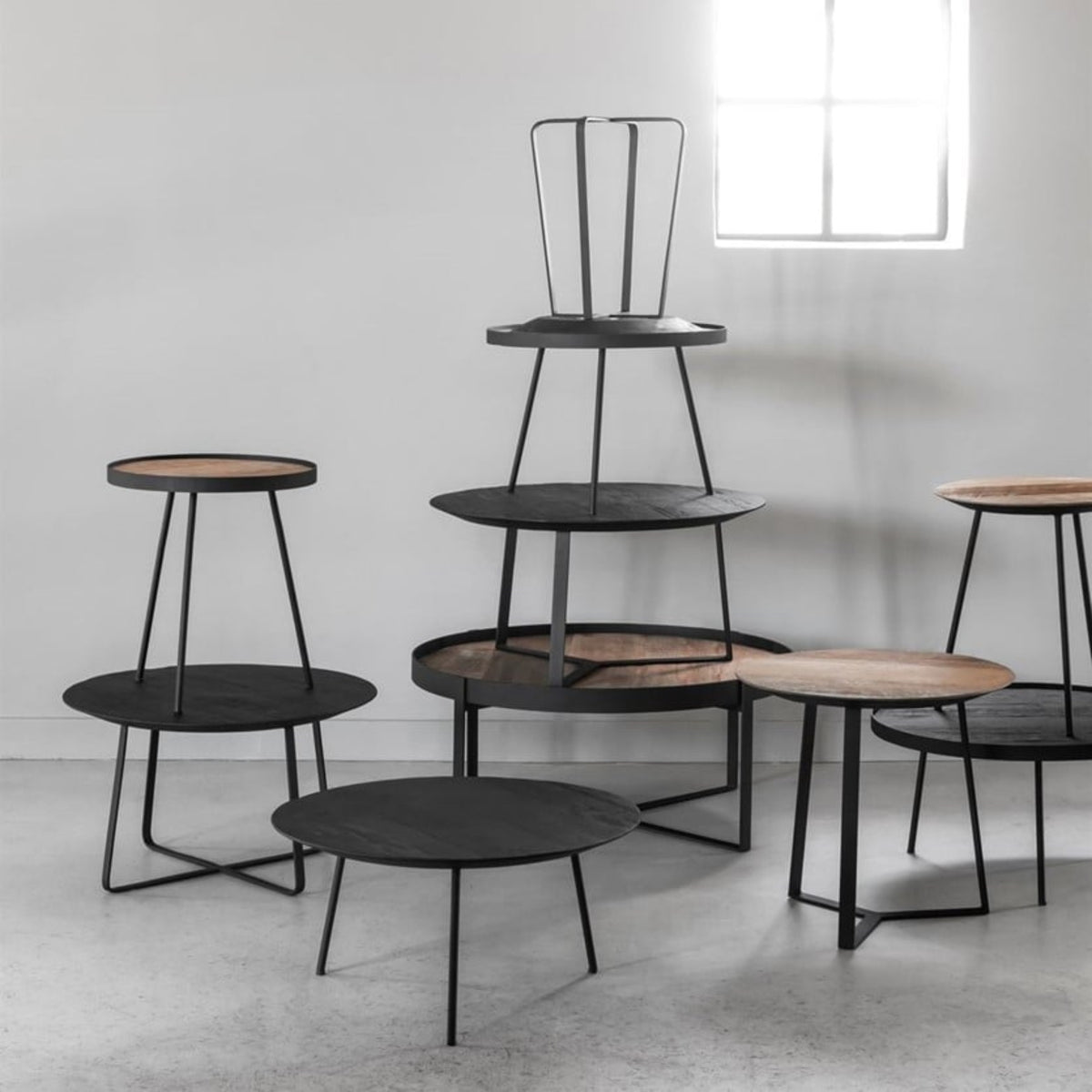 Detail opstaande rand Pluto salontafel naturel teak