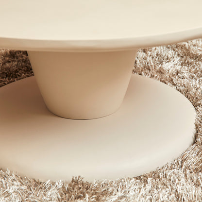 Close-up van de zandkleurige afwerking van salontafel Mabel
