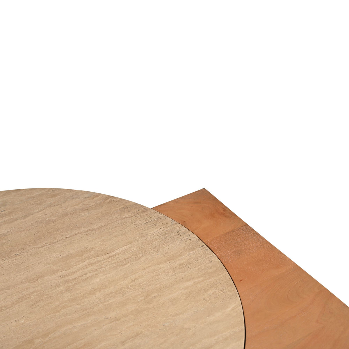 Numa salontafel van Starfurn met naturel travertin blad in volledige opstelling