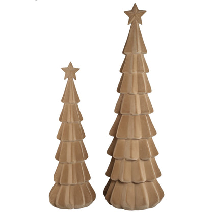 Yule Kerstboom Gelaagd Beige Large van PTMD, twee maten kerstbomen in beige naast elkaar op witte achtergrond